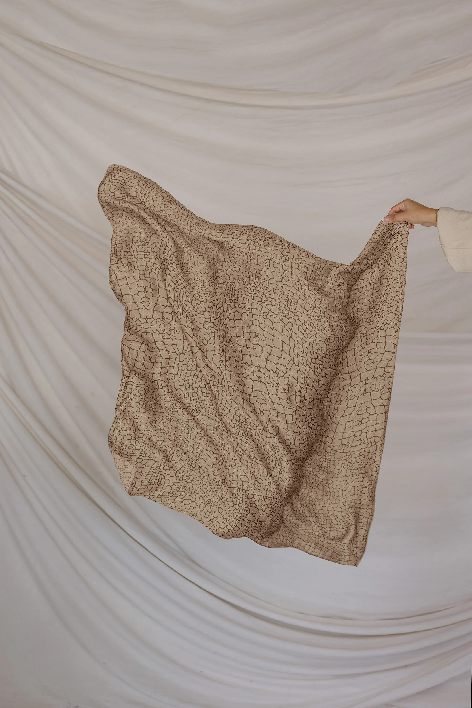 Crocodile Silk - Image 3