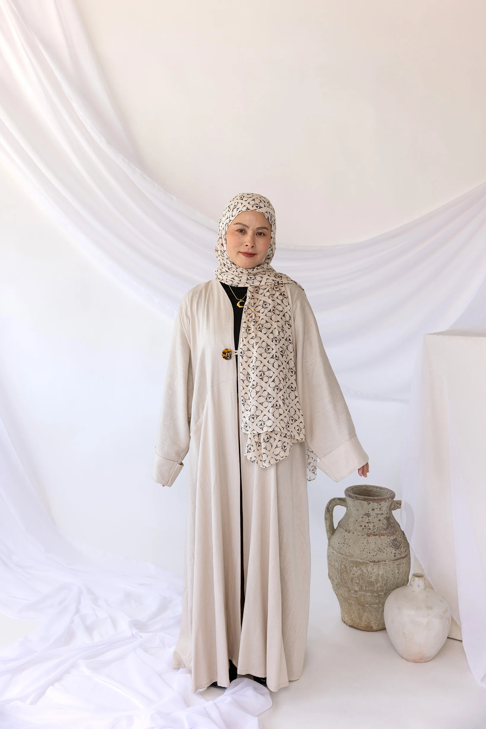 Linen Pocket Abaya Beige - Image 3
