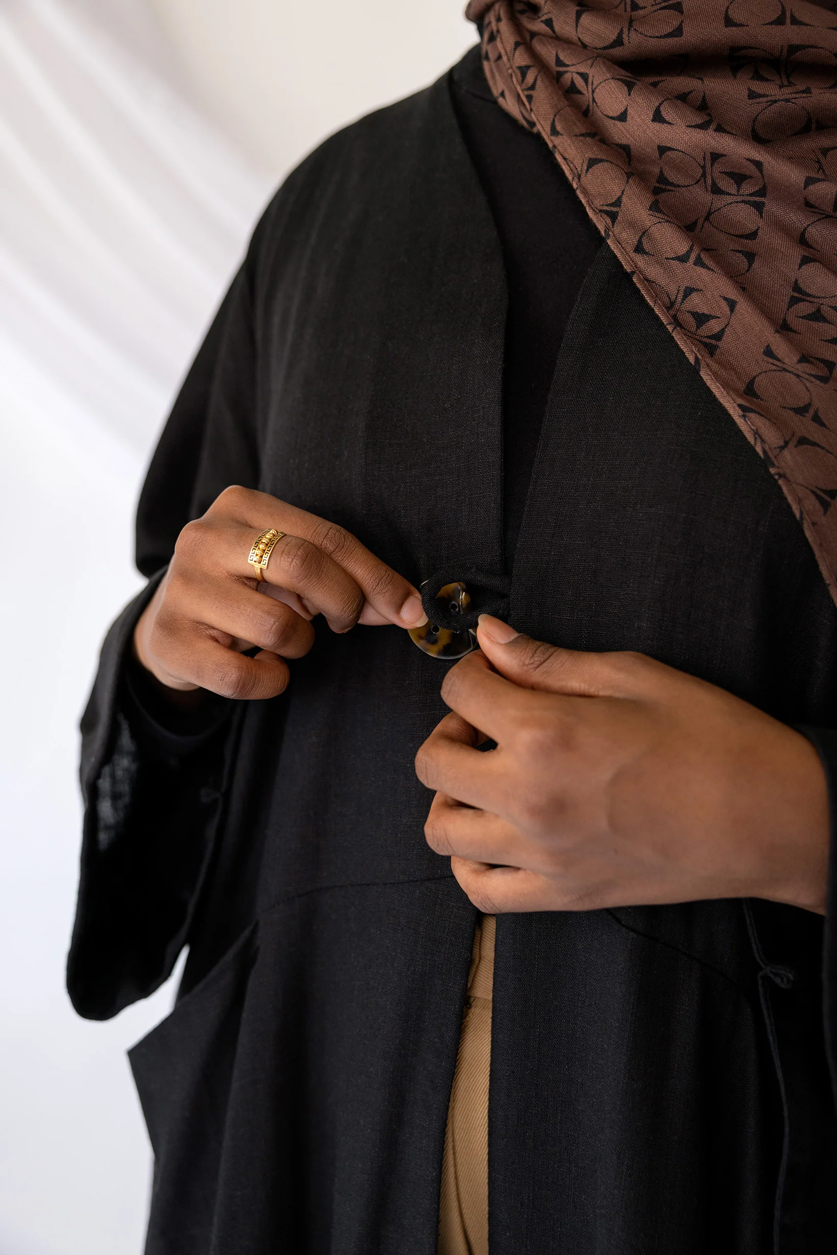 Linen Pocket Abaya Black - Image 3