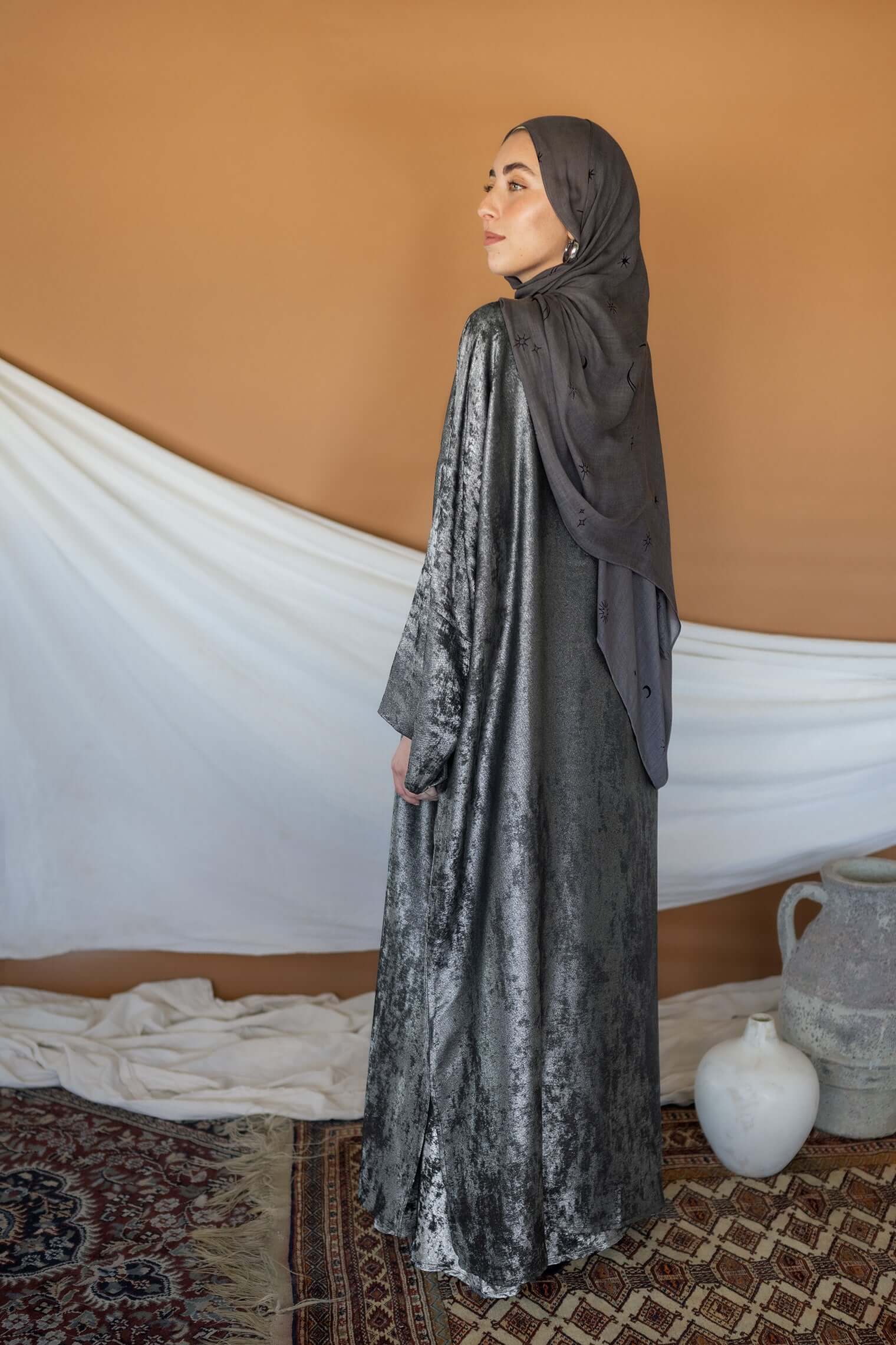 Metallic Black Abaya - 2 Piece Set - Image 3