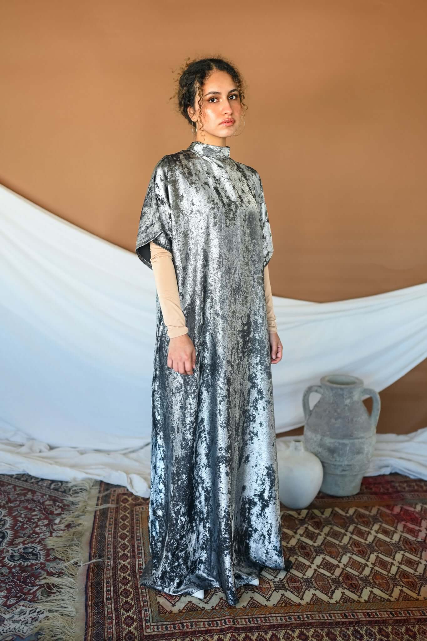 Metallic Black Abaya - 2 Piece Set - Image 4