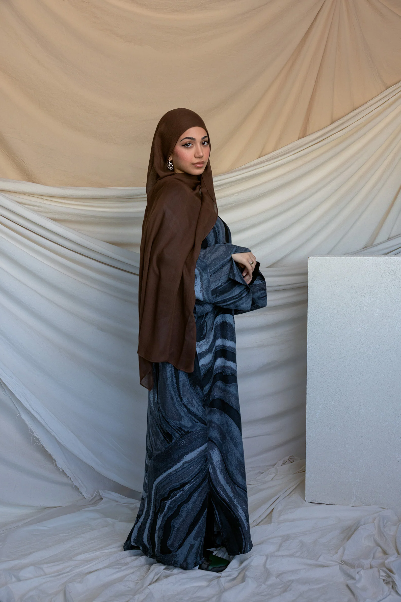 Navy Sediment Abaya - Image 2