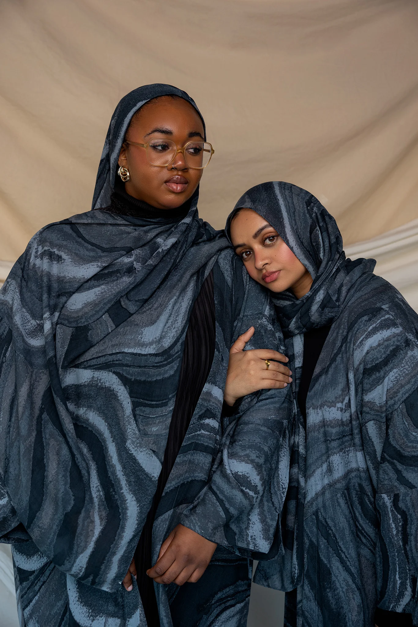 Navy Sediment Abaya - Image 4