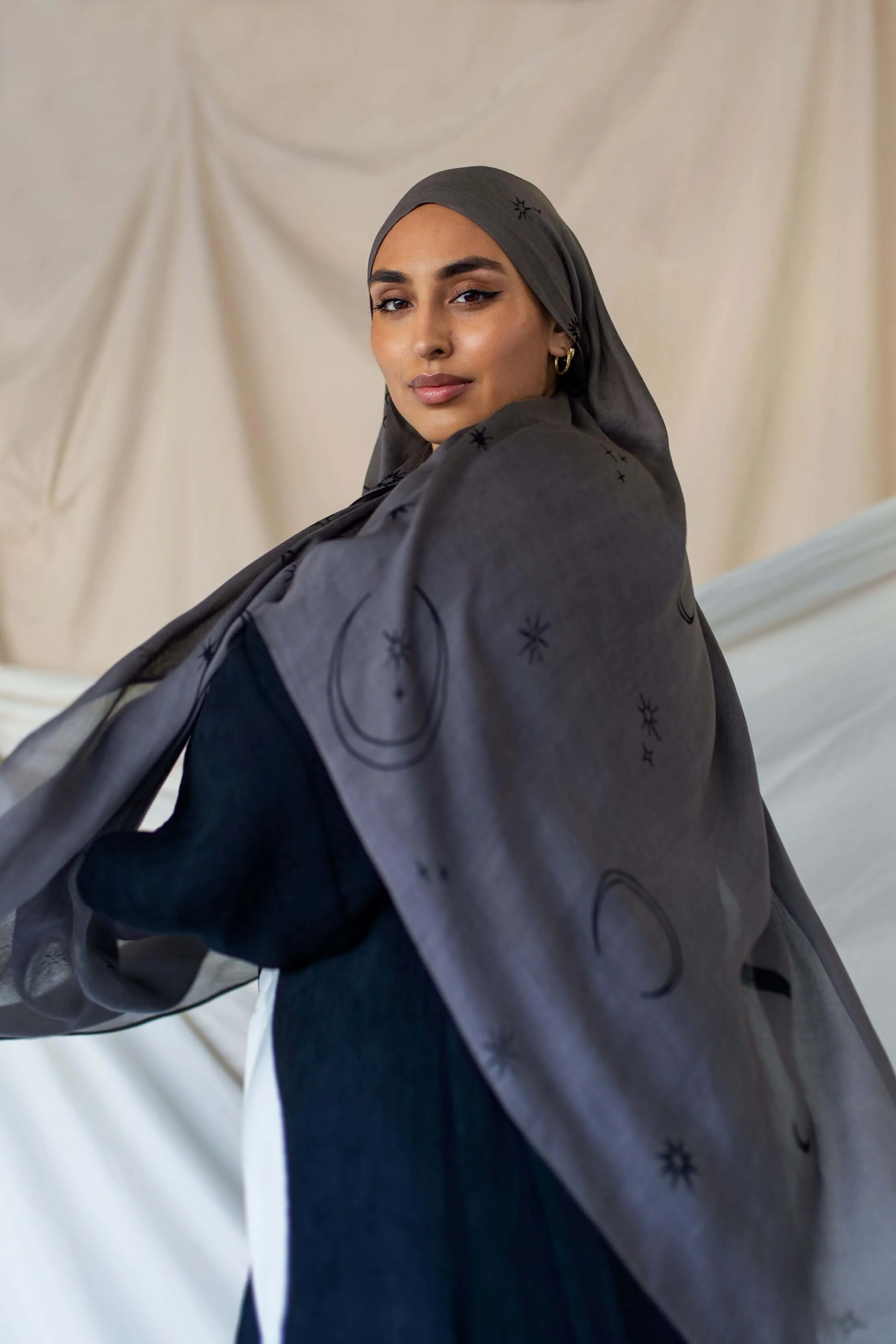 Qamar Gray - Image 4
