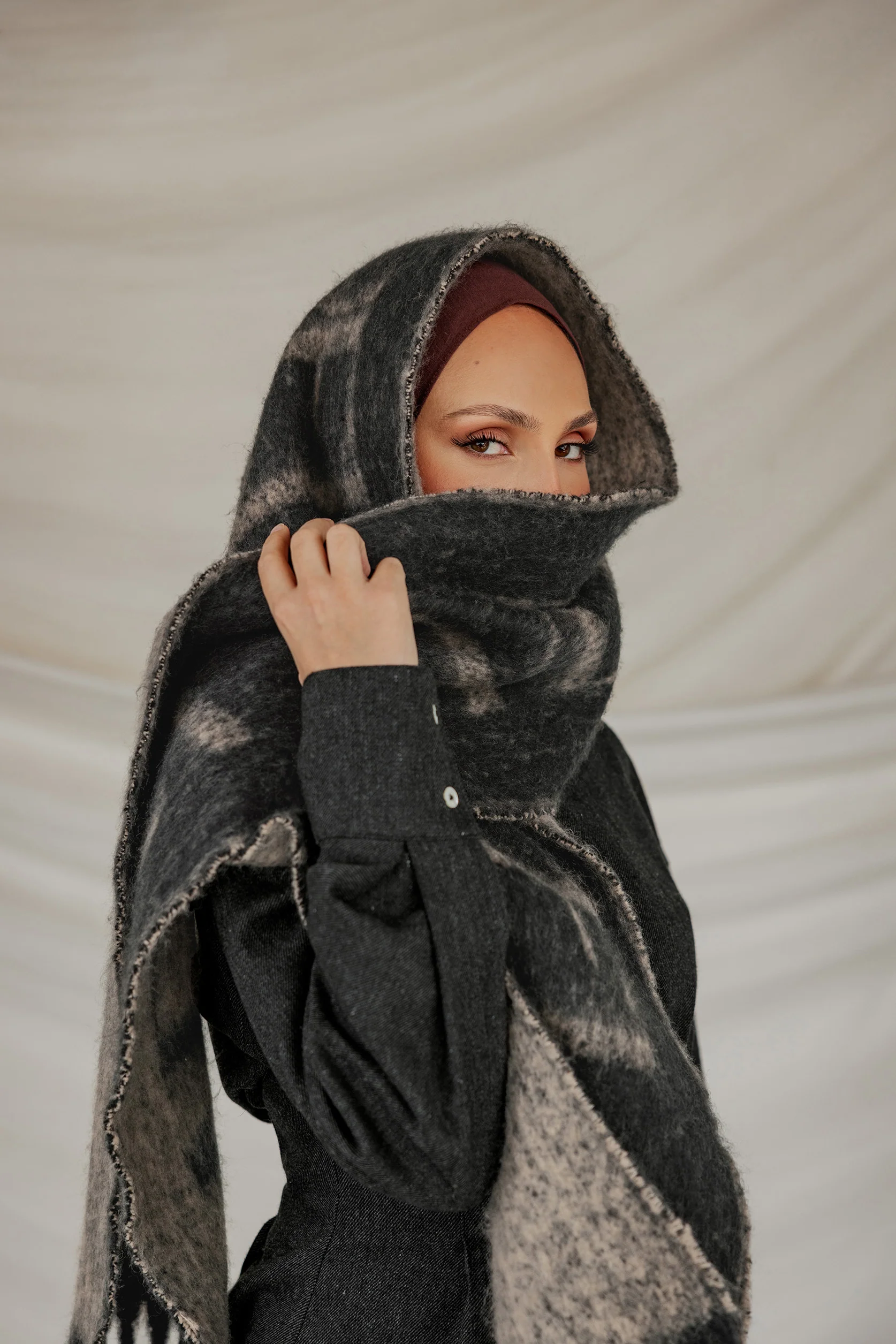 VELA Winter Scarf - Image 2